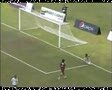 16-летний бразильский вратарь забил гол-красавец